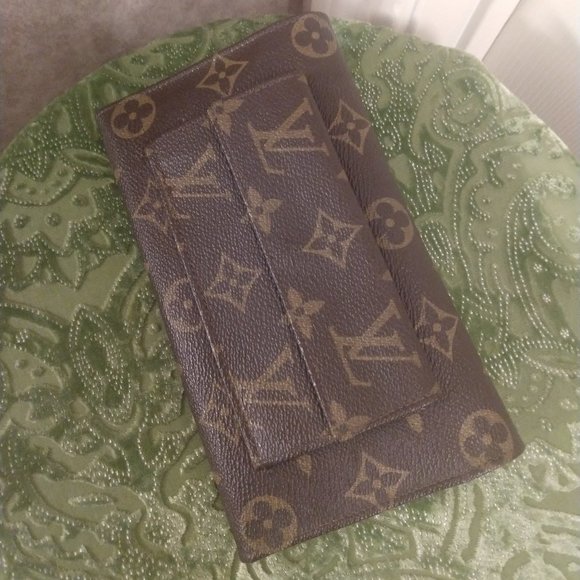Louis Vuitton Vintage Monogram Wallet and Check Cover - Picture 4 of 16